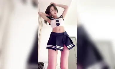 多彩極品巨乳網紅主播『馮寶寶』跑車定製福利視頻 長腿裸舞自慰洗澡呻吟超誘惑4 (14)