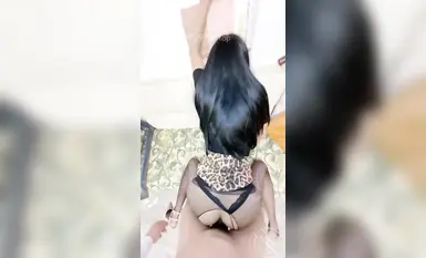 吐血推薦【長腿女兒麗麗】9月最新！豹紋裙子，超極品筷子黑絲大長腿，舔絲襪美足舔逼！姿勢多的堪比專業AV，叫床超動聽