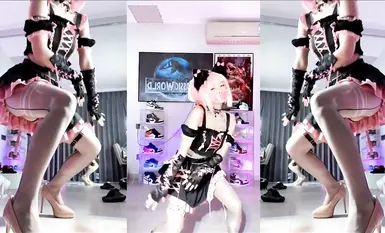 A Douyin user spent 2.4K to join a VIP dual-perspective group chat with a beaded anal plug, nude dance, massage, and a slutty pussy (6)