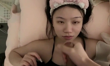 極品素人泄密-國內某高校大美女huangjie 各種角度完美露臉口交，在床上穿著情趣內衣被乾的淫叫連連，身材也是真好啊2