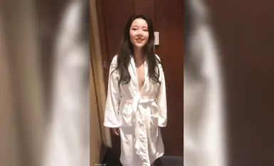 網紅高顏值美少女團隊【西萌工作室】戶外露出 溫泉沐浴 裸體問路 車內自慰 (1)