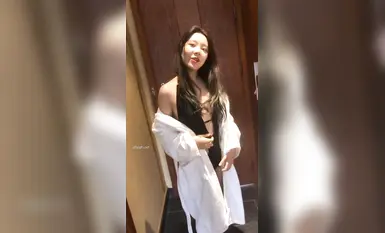 인기 온라인 연예인 그룹인 [시멍 스튜디오]는 온천에서 나체 목욕, 길 묻기, 차 안에서 자위 등 야외 활동을 하는 멤버들을 소개했다. (2)