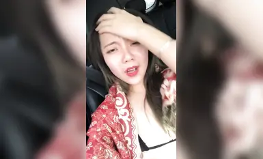 인기 온라인 연예인 그룹인 [시멍 스튜디오]는 온천에서 나체 목욕, 길 묻기, 차 안에서 자위 등 야외 활동을 하는 멤버들을 소개했다. (8)