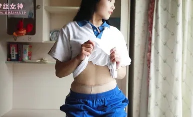 梦丝女神内部定制高颜值嫩妹灵唯大学生反差私拍，无内肉丝，土豪露点定制蜜桃臀粉穴(5)