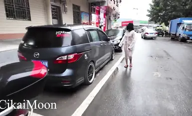 A crazy mature woman, cikaimoon, is exposed on the ceiling. She boldly exposes herself during the day, ignoring passersby and flirting with old men and uncles. (3)