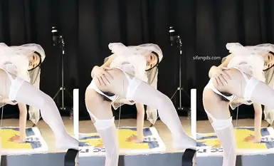 網易CC 美女福利姬『星也』大尺度定製  露逼騷舞自摸道具抽插濃密黑森林 (10)