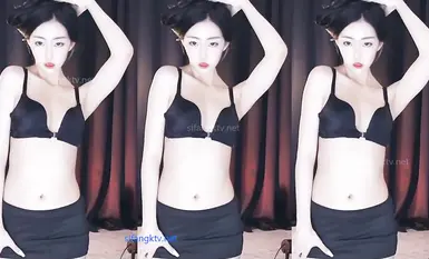 網易CC 美女福利姬『星也』大尺度定製  露逼騷舞自摸道具抽插濃密黑森林 (6)