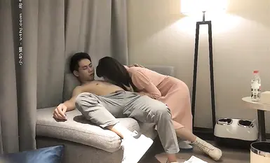 A top-tier socialite and young escort, she evokes the feeling of first love, engaging in breast licking, flirting, oral sex, leg lifting, side entry, and vigorous, intense fucking.