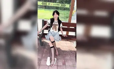 足模攝影福利【青檸映畫 】鄰家清純少女【阿慌】JK公交站 (1)