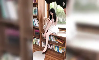足模摄影福利【青柠映画】邻家清纯少女【阿慌】公主吊带连衣裙看书(2)