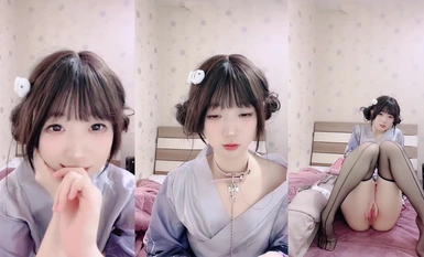 校花首次帶閨蜜下海直播【邪惡雙馬尾】以身作則~道具狂插 (11)