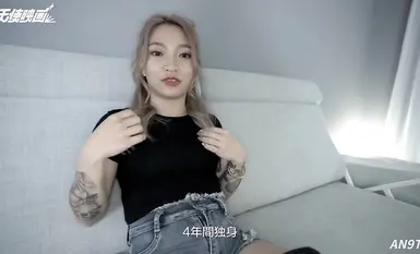 【首發】一位渴望成為舞者的性感女大學生。她擁有超級敏感的身體，高潮迭起，潮吹不斷。她那淫蕩的臉上沾滿了淫液-玖玖