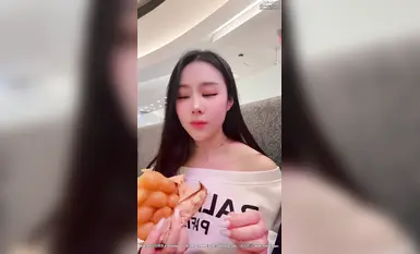 汐梦瑶-最新作《大食堂户外挑战》满座的人潮、超高压场景—众目睽睽下把精液准确撸到鸡蛋,难度系数＝满天星