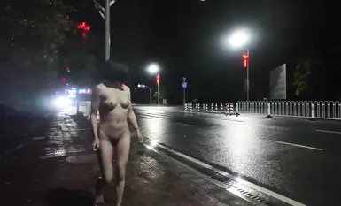 網紅人氣露出女神【cikaimoon】鄉間地頭，城市雨夜街頭，大白天公園，每一次都驚險刺激 (2)