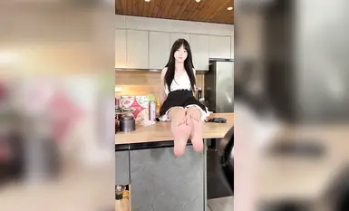 足模攝影福利【青檸映畫 】鄰家清純少女【阿慌】服務員指甲油素材