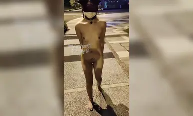 成都双流の路上で深夜、ある金持ちが高価な特注アウトドア用品を注文した。23歳の会社受付係は裸でずぶ濡れだった。（1）