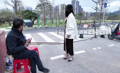 網紅人氣露出女神【cikaimoon】城市街頭露出 從白天到黑夜，大叔們看得流口水 (2)