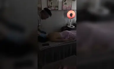 天花板露出狂人【cikaimoon】12月新作，全裸溫泉，按摩，洗頭被揩油摸奶 (2)