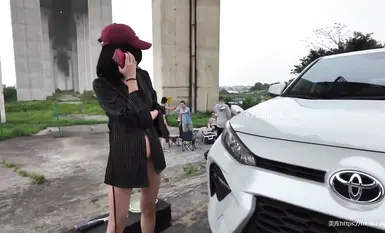 網紅人氣露出女神【cikaimoon】戶外露出散步哪裡人多就往哪裡跑！2