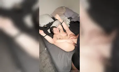 OnlyFans 亞裔反差博主【5luttybrownie】訂閱福利，極品媚黑 巨乳留學生騷母狗偷情大黑屌 (4)