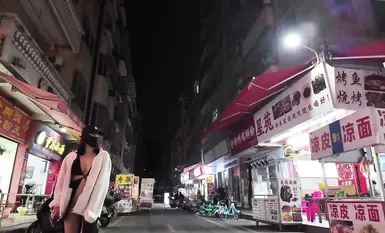 網紅人氣露出女神【cikaimoon】城市露出被路人拿手機拍攝 (2)