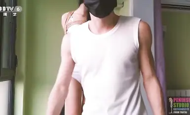 桃子被绑起来了