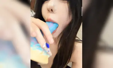 A classic and captivating selfie.