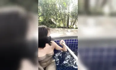 Người nổi tiếng trên mạng và nữ thần gợi cảm [cikaimoon] ngâm mình trong suối nước nóng ngoài trời hoàn toàn khỏa thân cùng những vị khách khác (4)