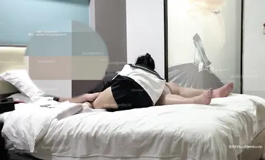 Ang Twitter influencer at hookup guru na si [Fat Master's Amazing Journey] ay gumagastos ng libu-libong dolyar sa SVIP membership. Mukha siyang baboy-ramo pero nakakaakit pa rin ng napakaraming bata at malalambing na babae. Palihim niyang kinukunan ng