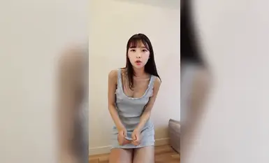 OnlyFans 일본의 순수하고 천진난만한 어린 소녀 [MIKU] 유니폼 유혹 란제리 큰 가슴 아기 얼굴 소품 자위 (1)