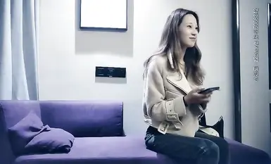 陌陌約來的兼職少婦，開始包得很密實，身材完美黑絲大長腿呻吟給力