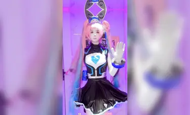 極品嫩妹舞啪福利姬【貝璃珞】最新露臉作品，COSER抖音風動感裸舞 (2)