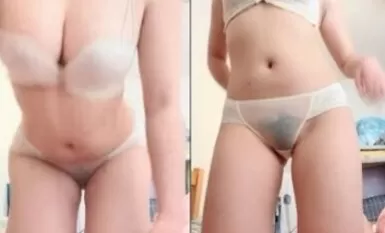 Cute new anchor girl, wearing panties or transparent, hairs can be seen clearly, breasts are not big or small, open the pussy is very beautiful pink butterfly!