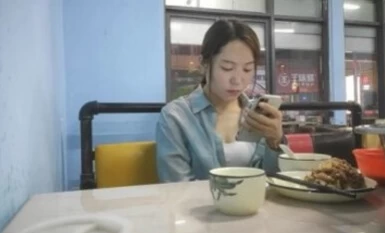 뚱뚱한 스튜디오] 그리고 좋은 가족 보석 여성에 대해 저녁 식사 후 호텔로 돌아와서 섹스하고, 바지를 벗기 위해 강한 키스로 밀고, 다리를 들어 올리는 것은 섹스의 폭발, 자나 두 지원은 매우 치열합니다!