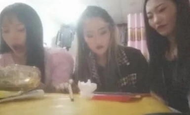 非常に地道な陝西省のストリートガールズスカウト "このシーンはコンドームなしインサイドショット "黒のスカートストッキングの美しさの良い姿と一晩中。