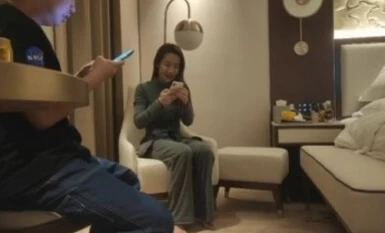 [Fat Studio] Long legs imperial sister slut, take pills to fuck, press the head to insert the mouth, dislike the slut pussy hard to fuck, 2 hours to get two guns, get too happy paralyzed!