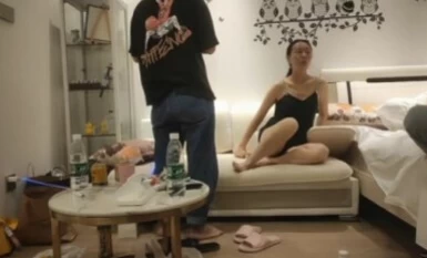 [Eksklusibong appointment sa mga matatandang tiyahin], may mga bagong tao dito ngayong gabi, ang masiglang mga lalaki at kapatid na lalaki ay interesado lahat, sila ay naghuhubad sa sofa, naghukay ng kanilang mga butas at tinutukso sila, sila ay nilalandi