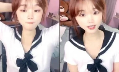 [โลลิต้าน่ารักจากปี 2003] ร่วมเพศกับแฟนของเธออย่างหลงใหล สวมชุดเซ็กซี่ที่มีหน้าตาน่ารัก เธอจับดิ๊กและดูดมัน เธอขี่บนและจับตูดของเธอในขณะที่ร่วมเพศเธอ ทำให้เธอกรีดร้องด้วยความยินดี .