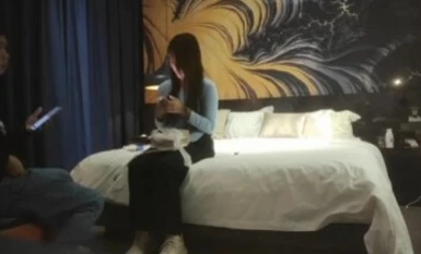 [Không sử dụng điện thoại khi lái xe] Vòng tròn lớn cao cấp, cô gái mặc áo xanh có hình xăm trên tay, tất trắng, đóng cọc từ phía sau và cứng ở trên, uống thuốc là tốt cho việc đập liên tục