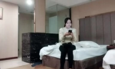 [Black and White Double Detective] Isang seksing kalapating mababa ang lipad na may maraming alindog, magandang titjob at serbisyo sa pagdila ng titi, iangat ang kanyang mga binti at sipain siya, sakayin ang kanyang malaking puwit sa itaas, sumisigaw nang