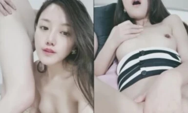 Người phụ nữ trẻ xinh đẹp lộ mặt và quan hệ tình dục với anh trai mình một cách say mê cho những người bạn sói nhìn thấy. Cô thủ dâm âm hộ của mình và rên rỉ và cho anh trai mình một cú bú cặc 69. Cô ấy trông thật gợi cảm và chủ động lên tiếng. lên trên v