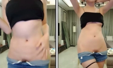 [168cmの混血ロイヤルシスターのようなルックス】ちょっと寒そうな素晴らしいボディ、小さなウエストをひねるストリップ、おっぱいを揉みしだき、毛むくじゃらのマンコでオーガズムを水面から出す