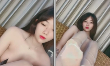 Noble ~ highly recommended ~ high-color anchor, striptease show, slutty white tender big tits, sexy and charming body! Every time I watch it, I can't stand it, so I just jerk off to the screen!