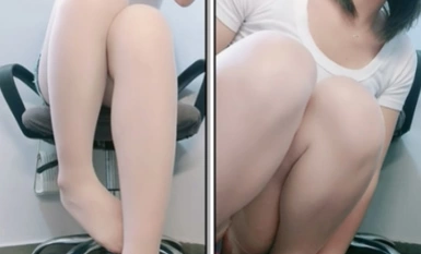 香艳职场5.7 极品销售客服上班跳蛋自慰 跟客户解说产品强烈快感冲击阴户 通话中呻吟高潮失禁 浸透白丝开档袜