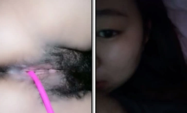 【封校在學校】，一直待在寢室悶壞了，大三學生妹，跳蛋自慰，白漿一直流不停2