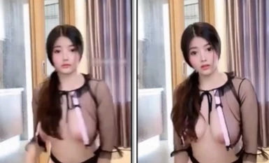 이제 가슴이 큰 가정부가 살아서 매일 집안에서 유리창을 닦고 청소를 하고, 청소가 끝나면 옷을 벗기고 잠자리에 눕혀서 편안하게 해줍니다!