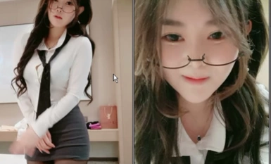 上海性感车模-下海-：哇卡伊性感迷人身材~小骚穴特别粉嫩，哥哥想来吃一口奶，艹我一次嘛