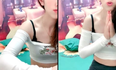 Người phụ nữ trẻ cao và xinh đẹp đẩy cô ấy và bắt đầu đụ cô ấy, và chiếc điện thoại trong truyện đã kích thích tình dục, bôi một ít chất bôi trơn lên đó và bắt đầu đụ