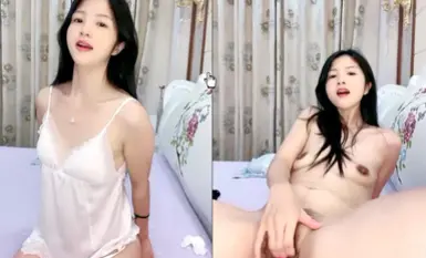 超甜美良家少妇型！性感睡衣喜欢玩诱惑！吊带黑丝美腿，翘起猛扣骚逼，太骚了看的观众流鼻血.