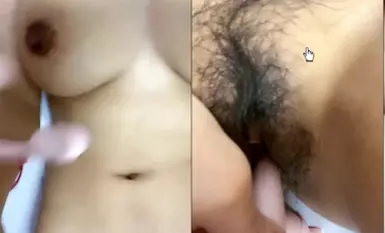 เด็กสาวมือใหม่ที่มีใบหน้าเรียวมีรูปร่างที่สวยงาม เธอเปลือยเปล่า และมีหน้าอกใหญ่และอุปกรณ์ประกอบฉากยัดอยู่ในหีของเธอเพื่อกระตุ้นการช่วยตัวเอง